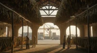 Сушка табачных листьев на фоне контейнеров, символизирующая экспортные потоки