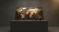 Стилизованная карта мира с торговыми маршрутами, соединяющими Египет и Саудовскую Аравию с другими регионами, под атмосф