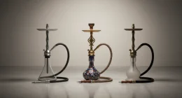 Сравнение трех разных культурных стилей кальянов, символизирующих рынки Саудовской Аравии, Турции и Египта, на нейтральн